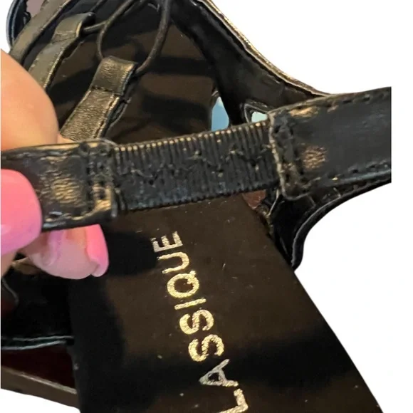 Classique Harper Black Women's Size 8
Stretch Upper 11/4" Heel Sandals New - Picture 6 of 12
